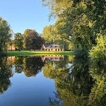 빌라 Domaine De Montecourt *