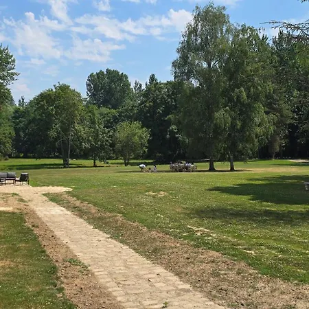빌라 Domaine De Montecourt